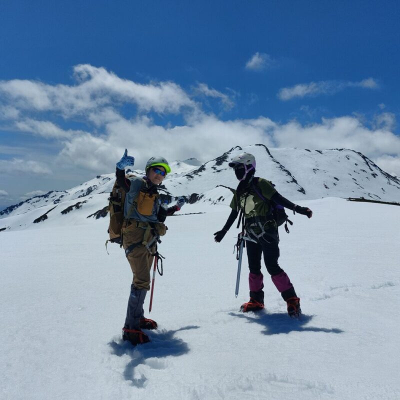 アイゼン・ピッケルで登る残雪期の御嶽山・継子岳&飛騨頂上登頂（4/5あと1名で開催！）